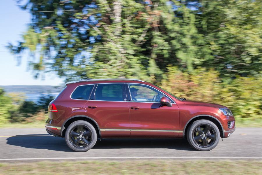  Volkswagen Touareg V6 FSI Wolfsburg Edition 2016 года  (NA) (фото 4 из 11)